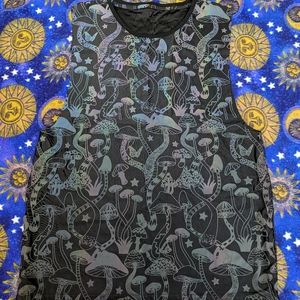 Groovy reflective mushroom tank